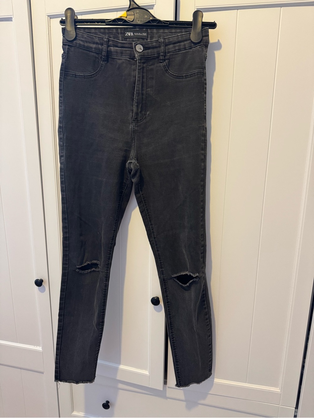 Zara Washed Black High-Rise Skinny Jeans with Knee Rips